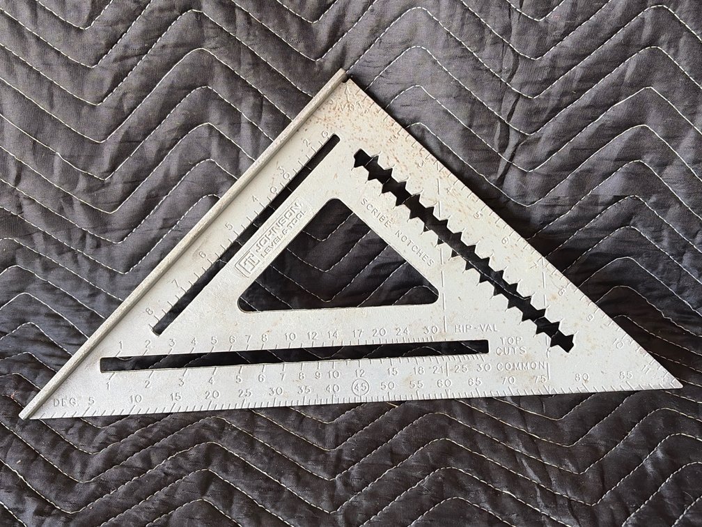 Johnson level large speed square