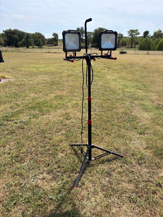 Husky dual work light with tripod stand
