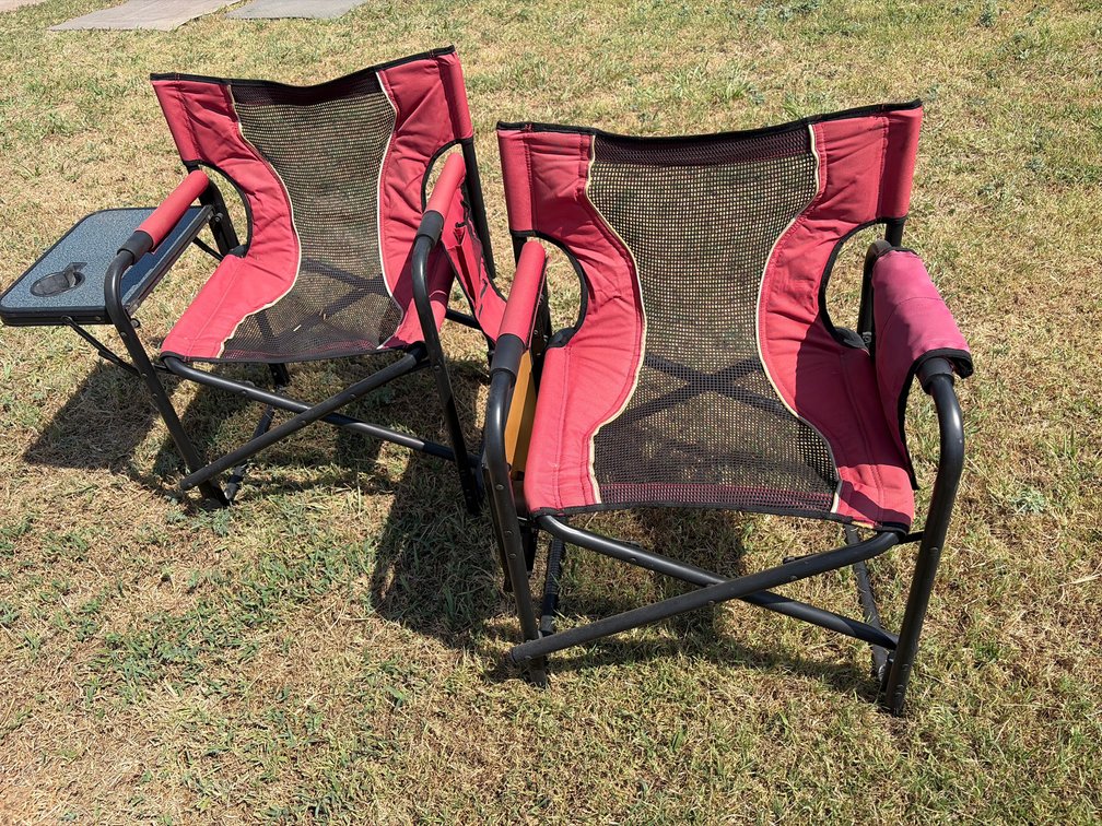 Folding leisure chairs