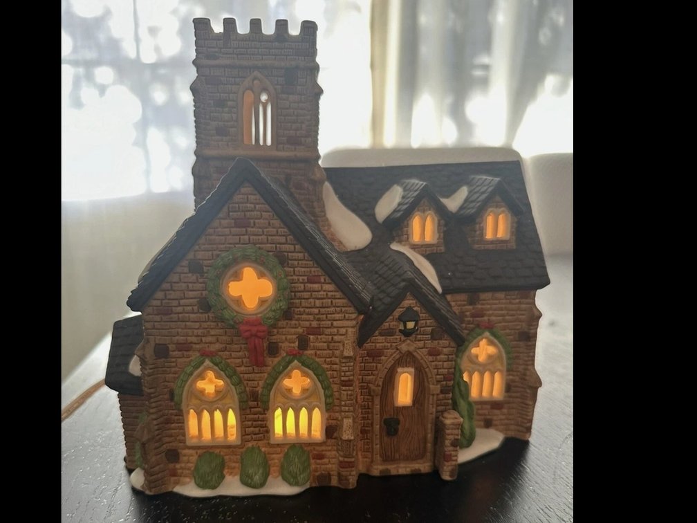 Vintage 1989 Department 56 Heritage Village Collection Dickens' Village Series "Knottinghill Church" (Item No. 5582-4))