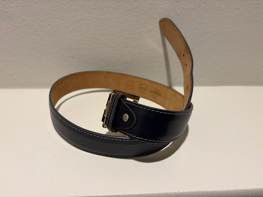 Italian leather size 32