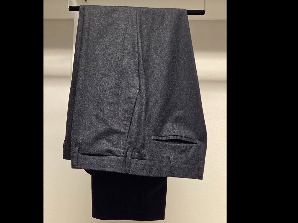 Vigano Custom tailored 34x32 luxury lightweight wool dress slacks