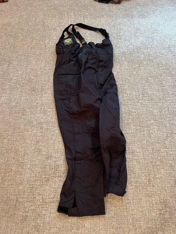 Cabela’s XL bibs black