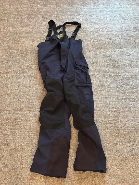 Cabela’s guide wear bibs, navy blue large Gore-Tex