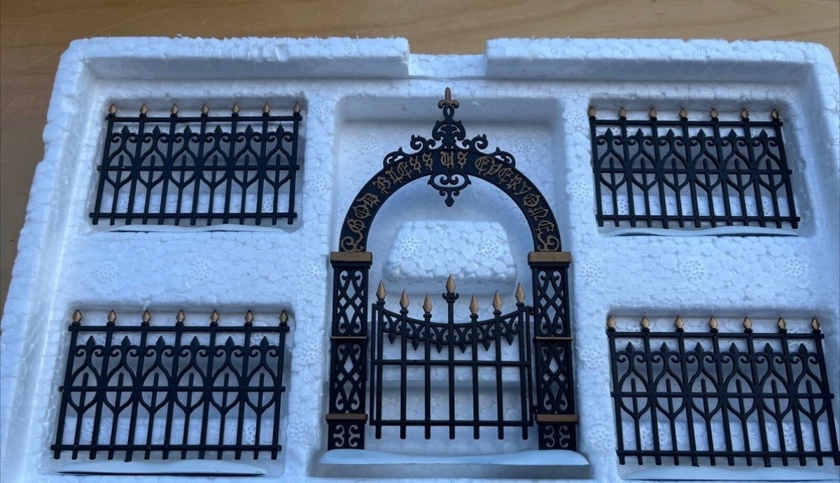 Department 56 Heritage Village Collection "Victorian Wrought Iron Fence & Gate" set (#5252-3)