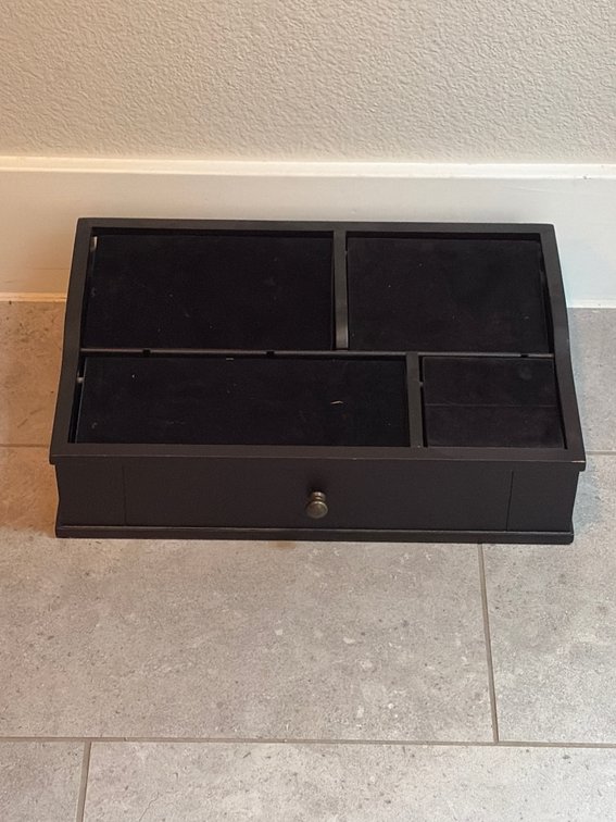 Gentlemans dresser valet w/charger