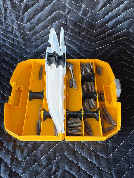DeWalt case assorted driver bits
