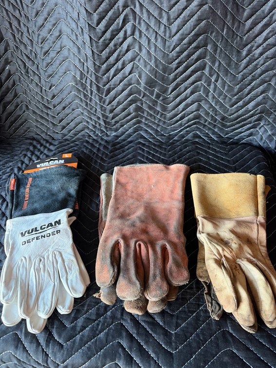 Welding gloves