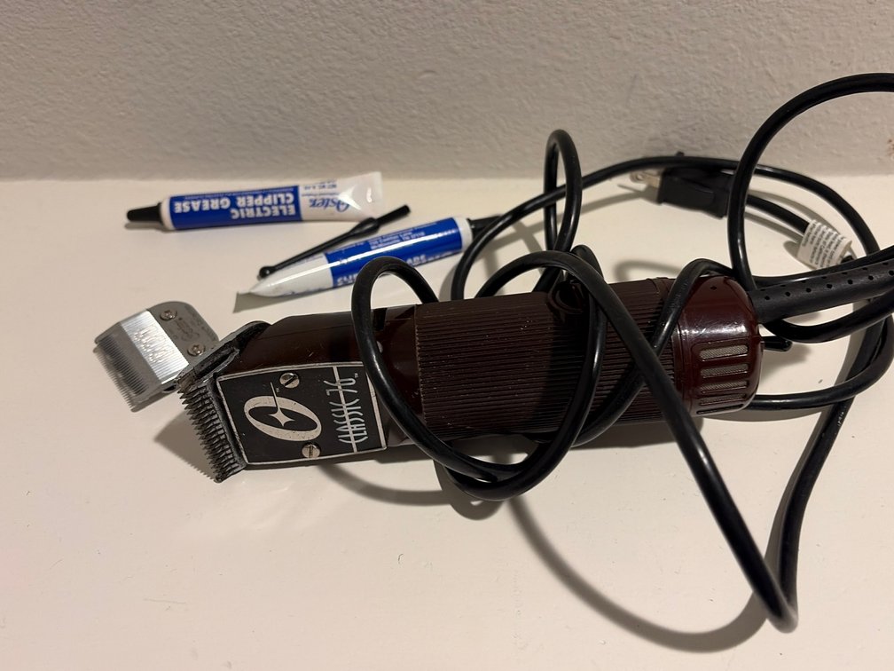 Classic 76 Electric Shaver with cleaning oil