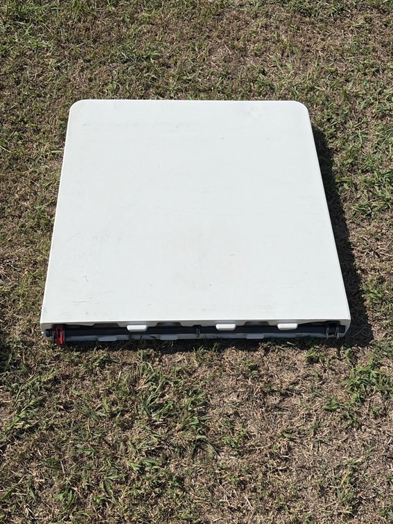 Folding table