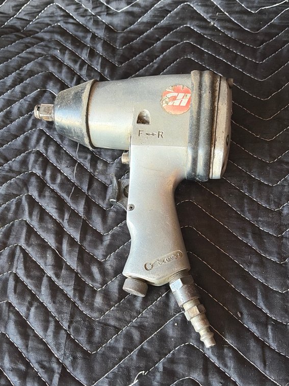 Campbell Hausfeld half inch pneumatic impact wrench