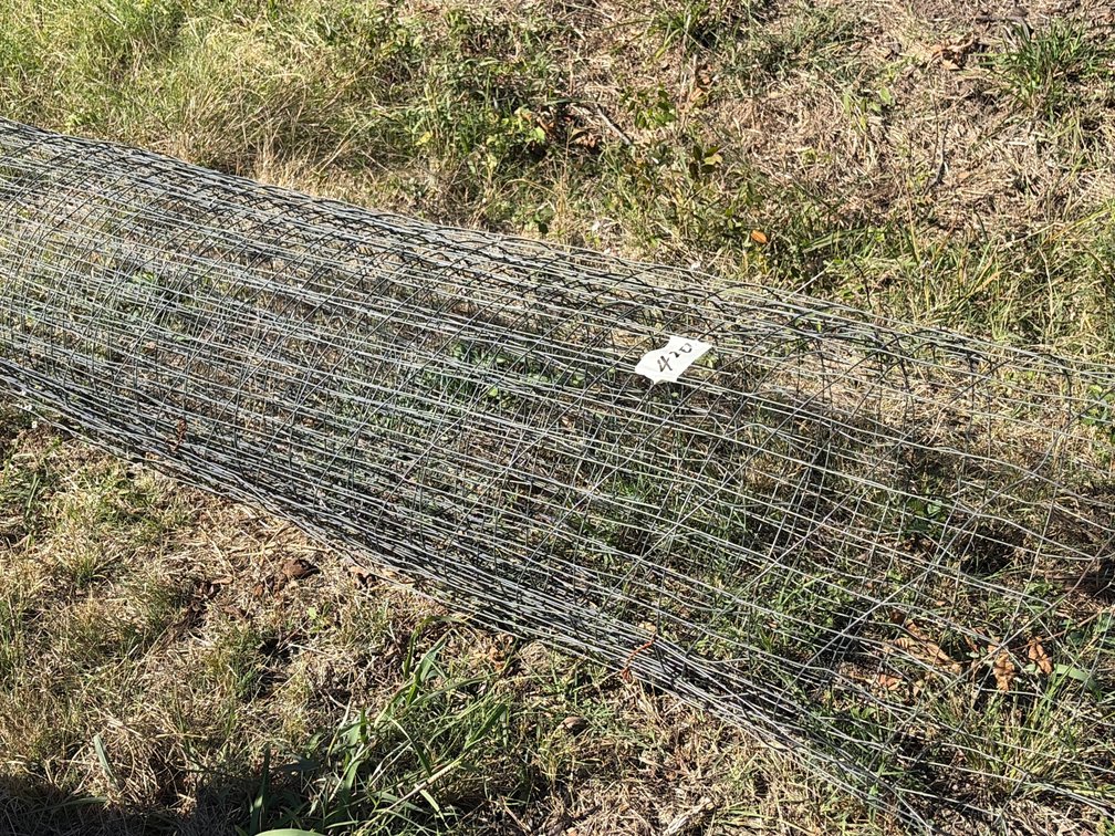Small amount of 2 x 4 wire mash