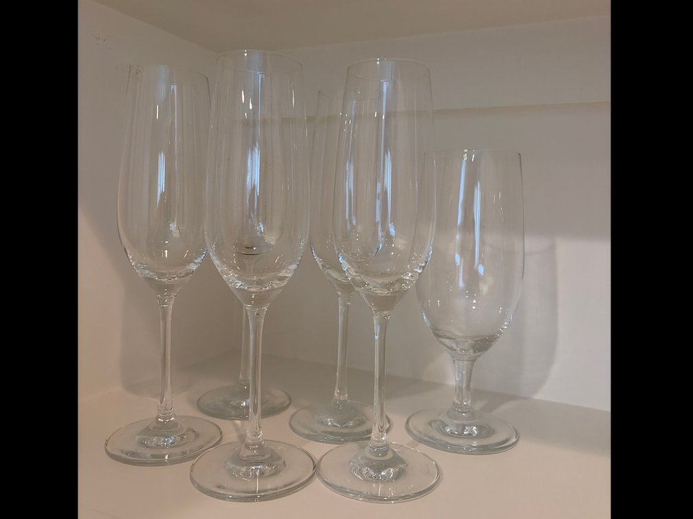 5-Fluted champagne glasses plus 1 pilsner glass