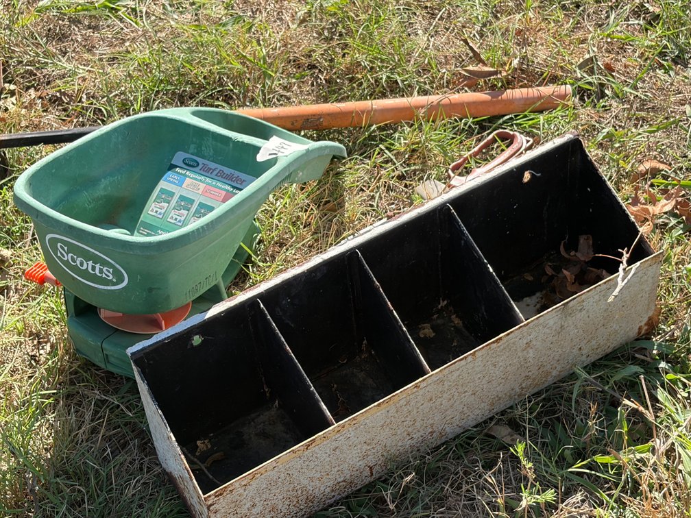 Distributer, tool box, garden hand hoe