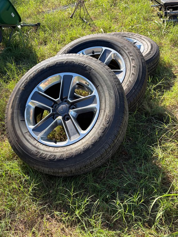 (3) Jeep wheel w/tires 225/70R18