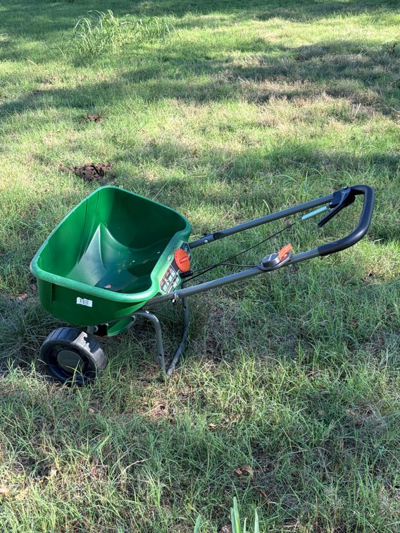 Scotts fertilizer spreader