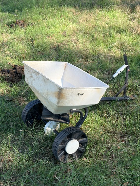 Fertilizer spreader