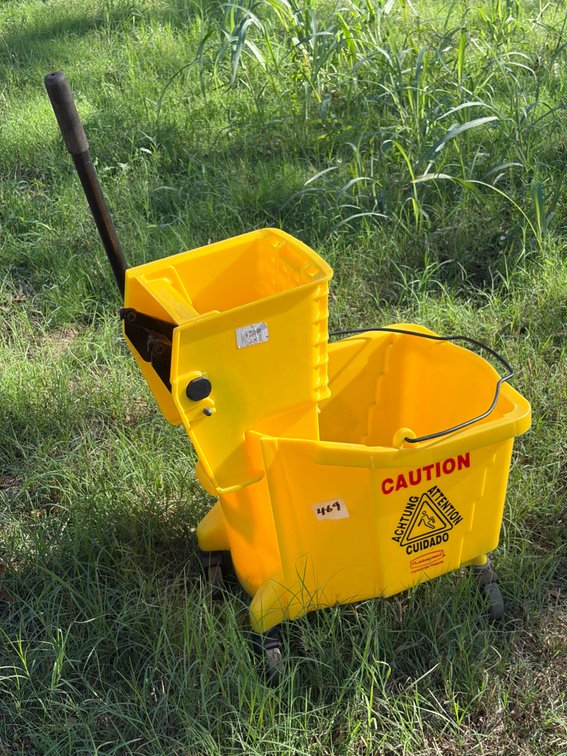 Commercial mop bucket