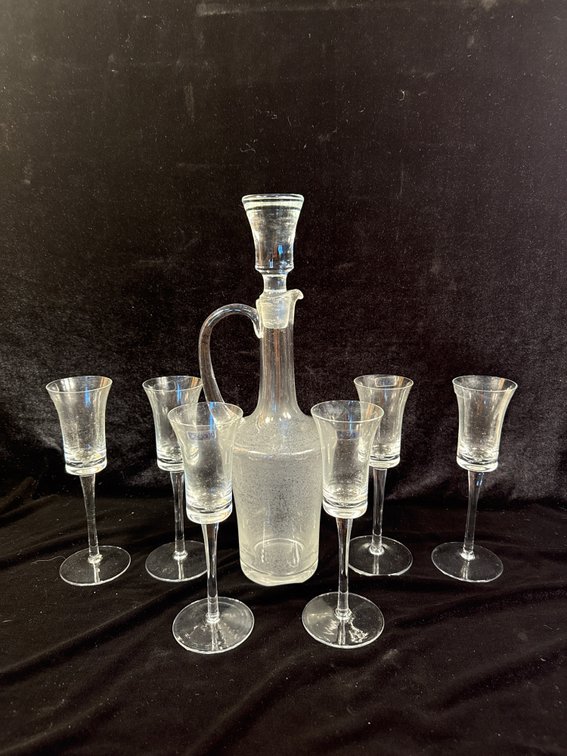 Toscany vintage crystal barware set featuring a decanter with a matching stopper and 6 wine glasses