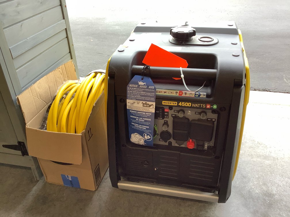 Champion dual fuel 4500 W inverter w/accesories – used very little