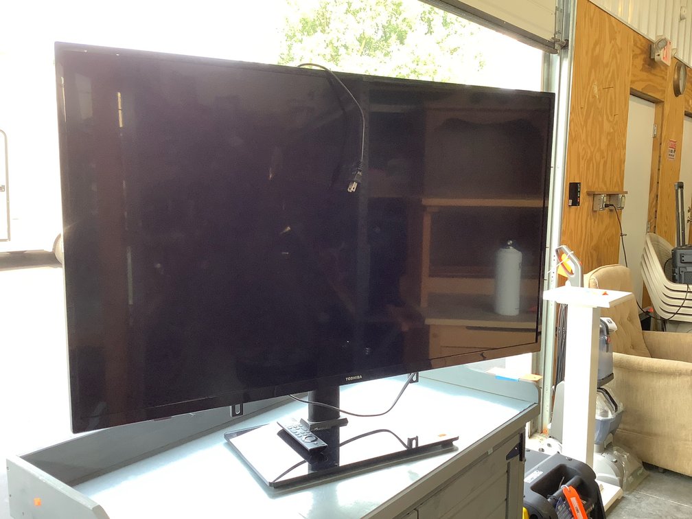 Toshiba 42 inch flatscreen TV with remote