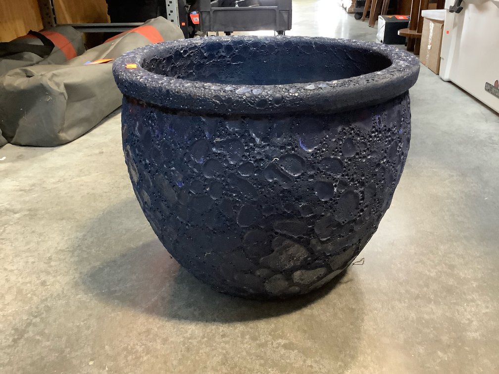 Planter 15 inch diameter 12 inches tall