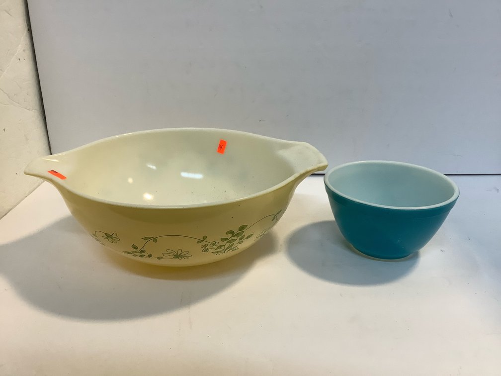 Two Pyrex bowls