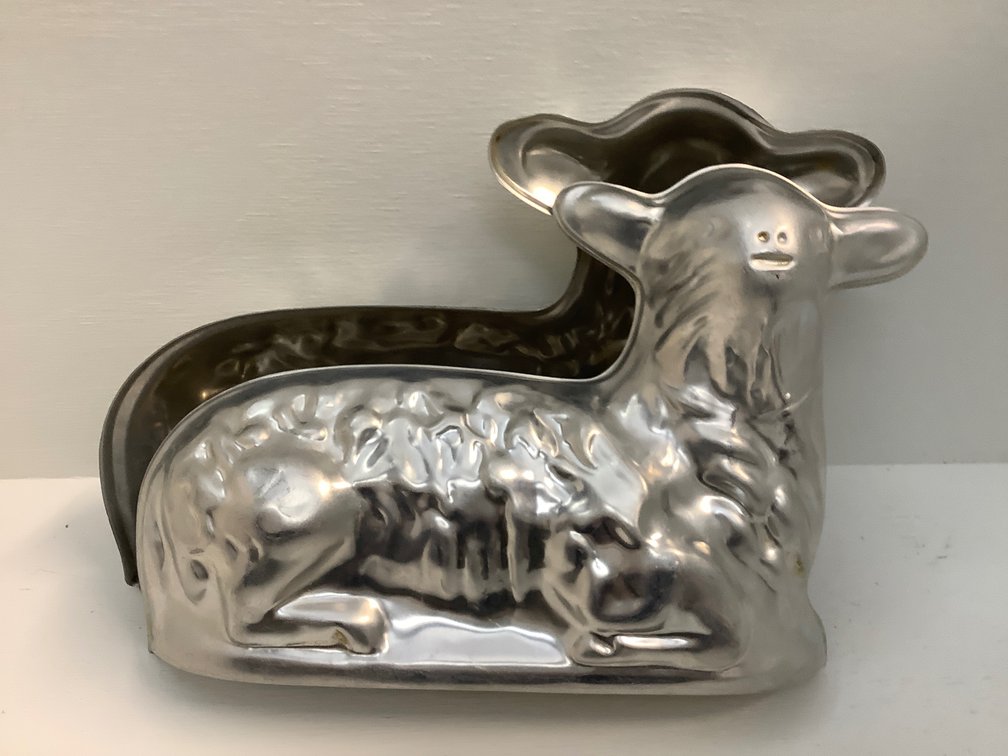 Lamb cake mold