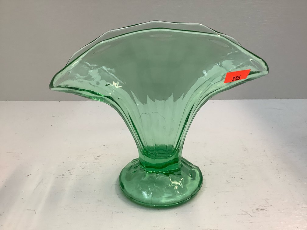 Glass fan vase