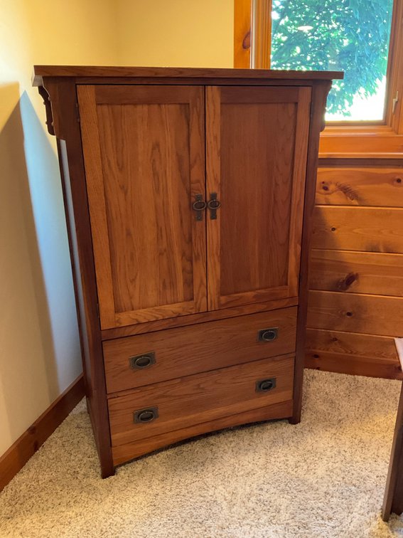 Broyhill dresser cabinet 40x19x58”-Basement bedroom
