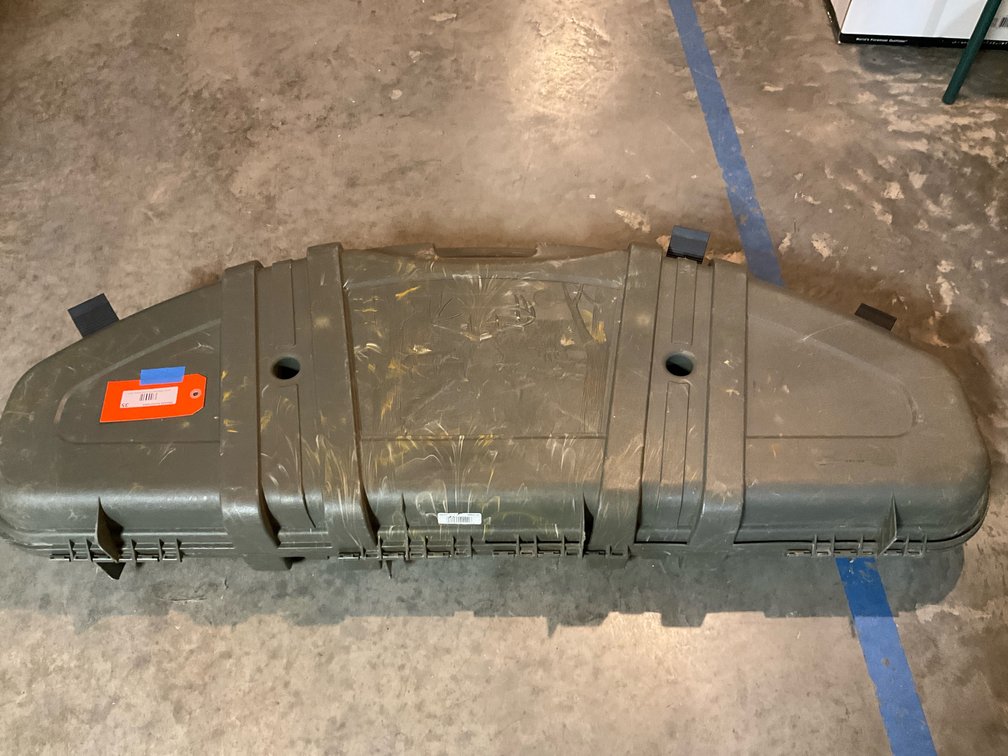 Hard sided bow case-Basement
