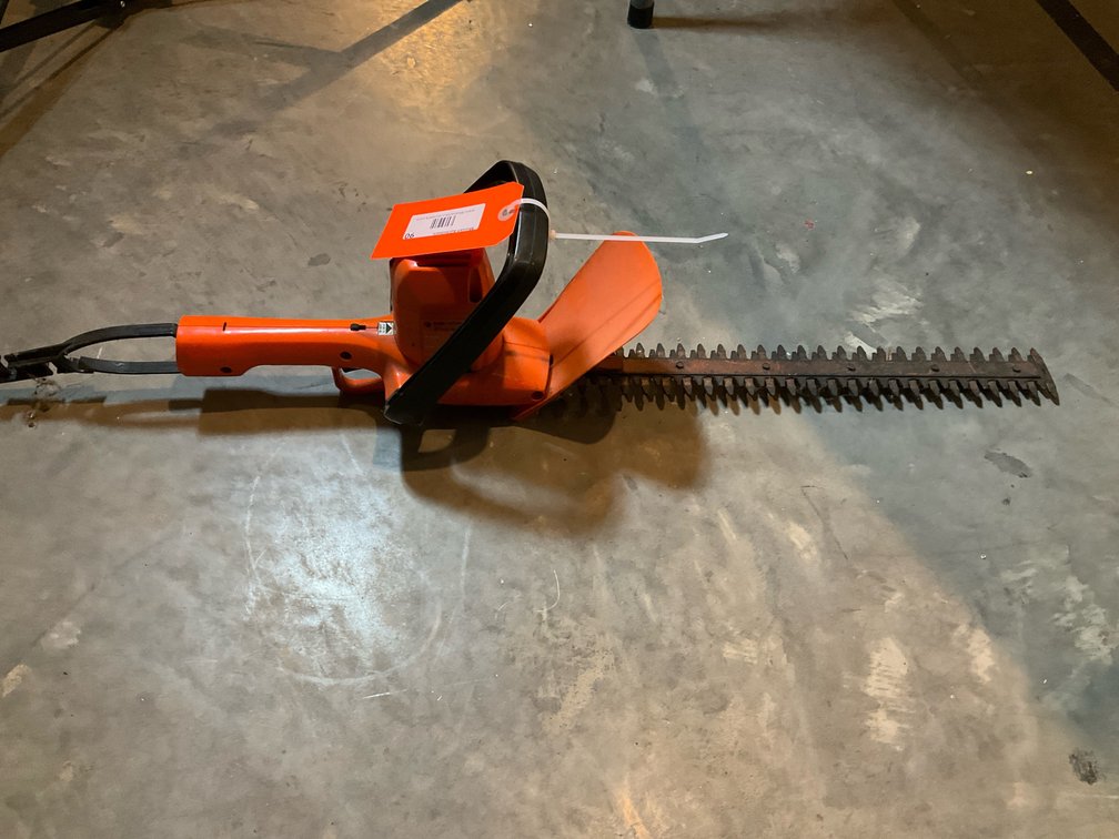 Black & Decker electric 18” hedger-Basement