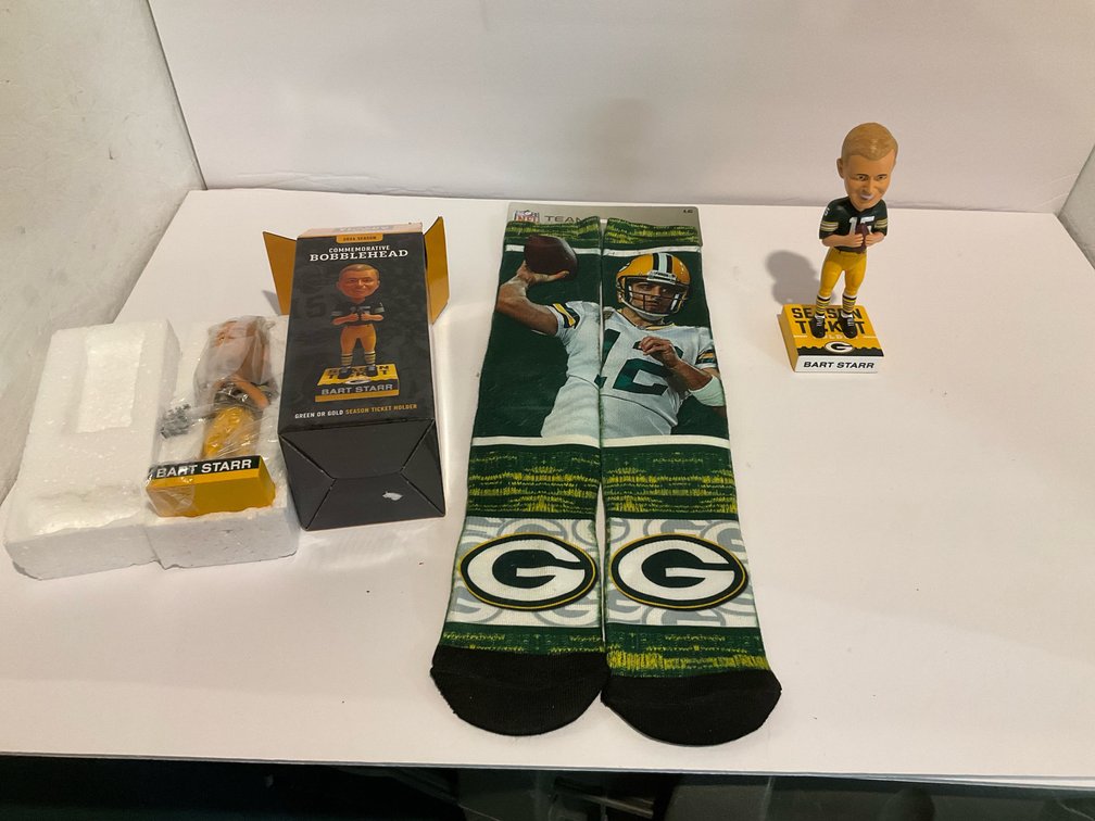 Packer team socks & bobble heads-Basement