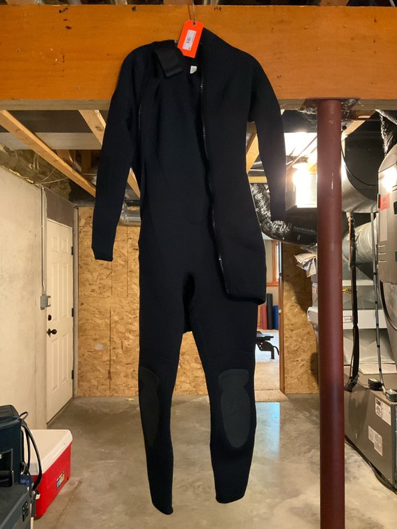 Neoprene wet suit Size M-Basement