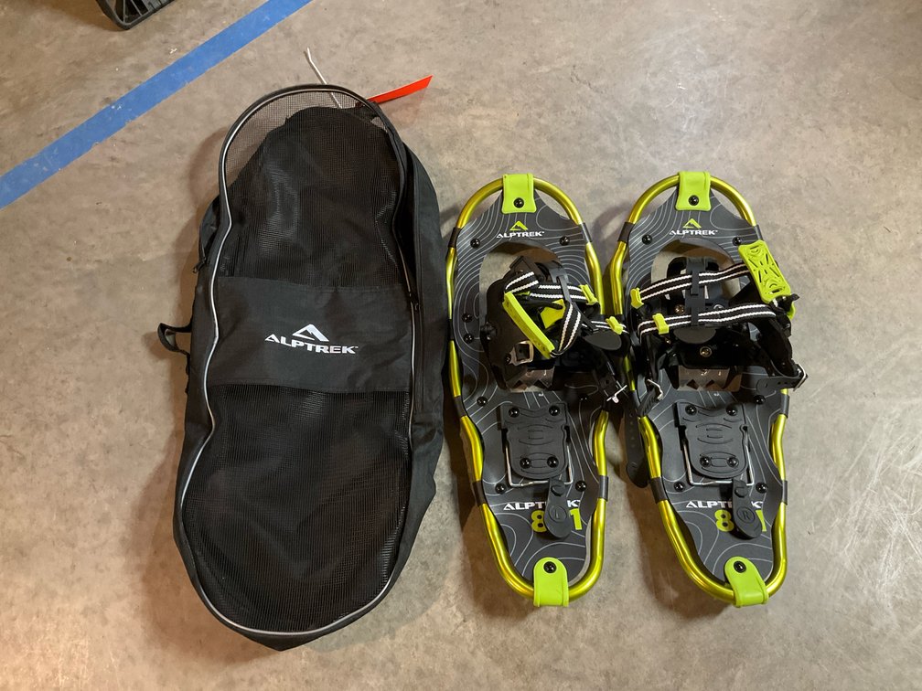 Alptrack 821 snow shoes with bag-Basement