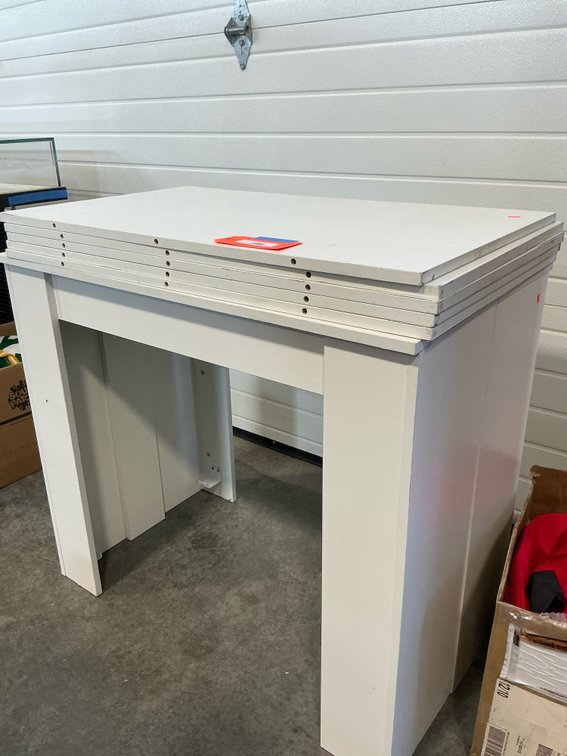 White table with 5 extensions measuring 20” each