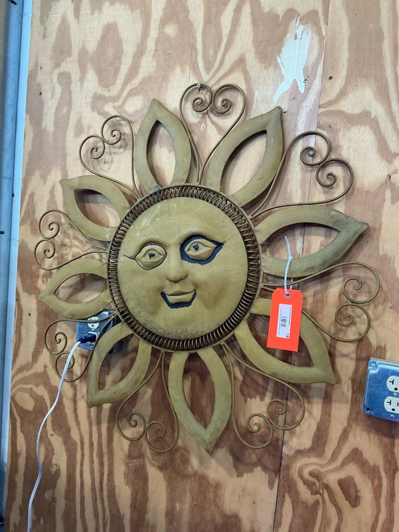Metal sun wall decorator 32” diameter