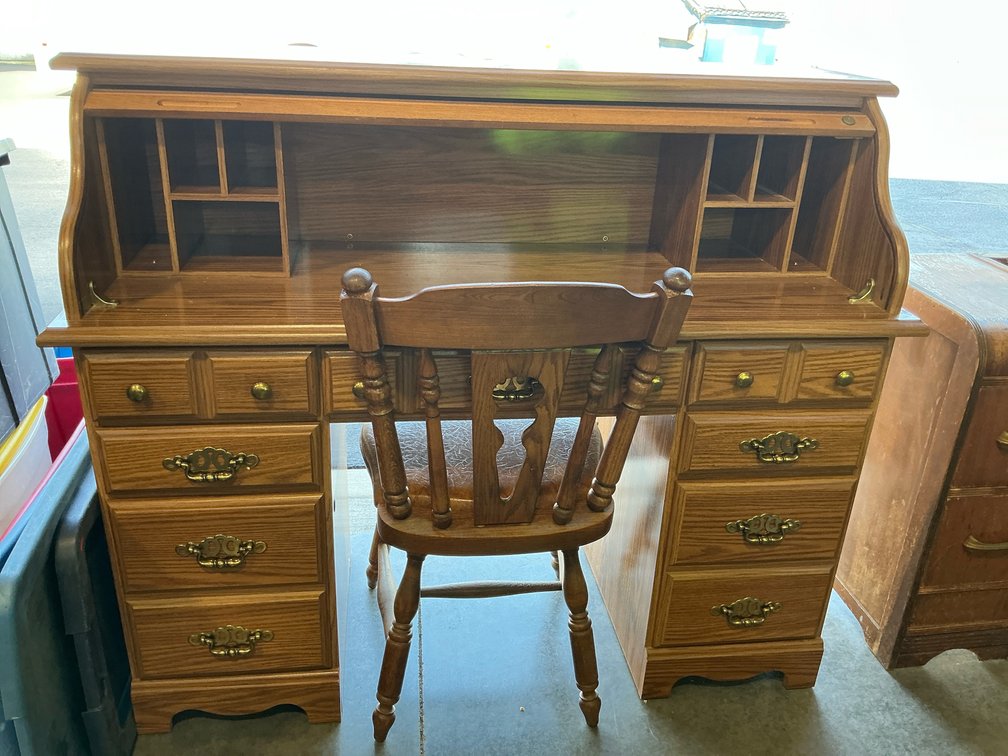 Roll top desk with chair 52x22x44”