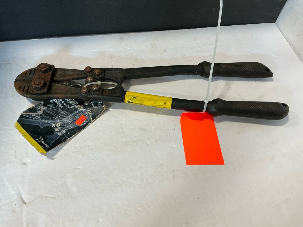 Bolt cutter