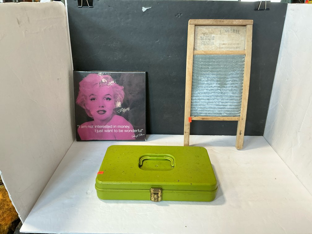 Wash board, Marilynn Monroe plaque & assorted