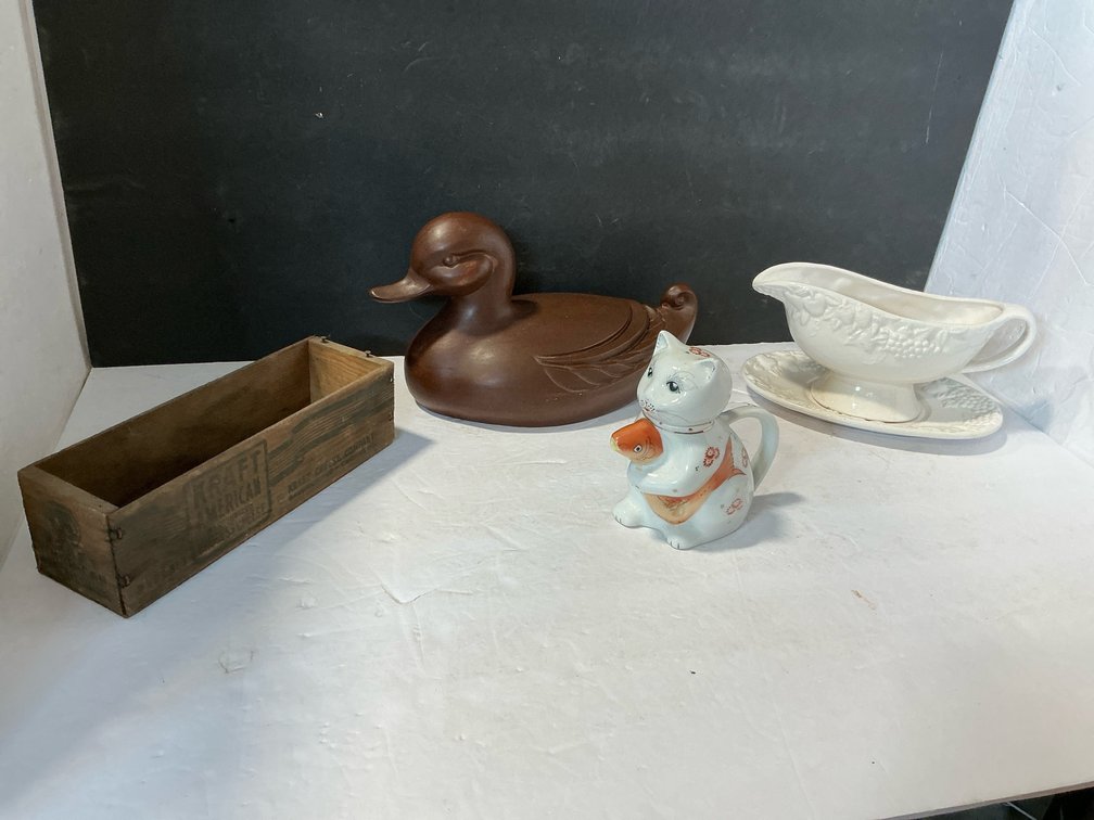 Gravy boat, creamer & duck decorator