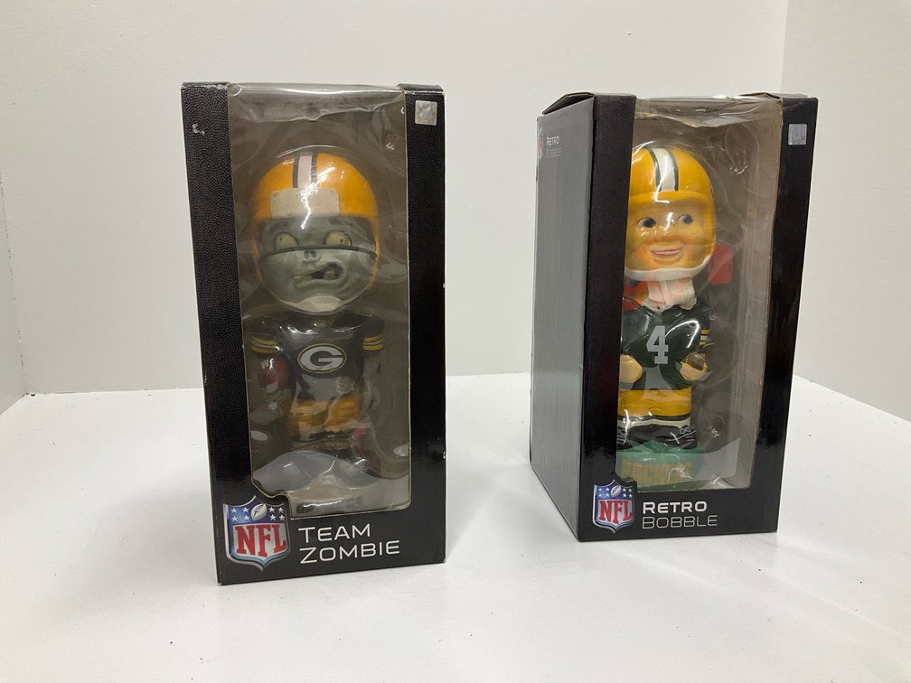 2 Packer bobbleheads