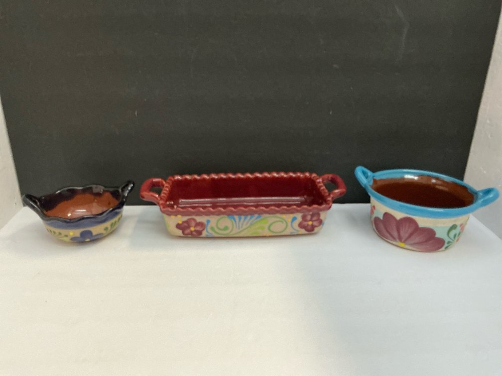 Pottery dishes