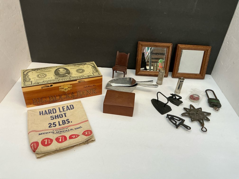 Wooden hinged box, small mirrors, canvas bag, scoops, lock, assorted