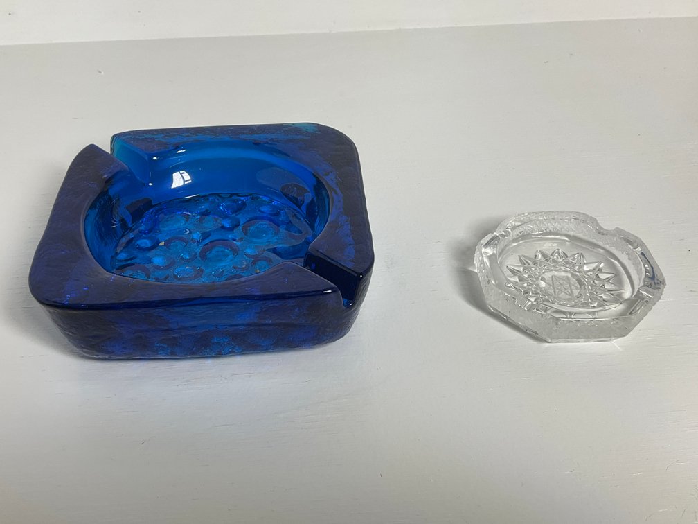 Glass ashtrays-Bedroom
