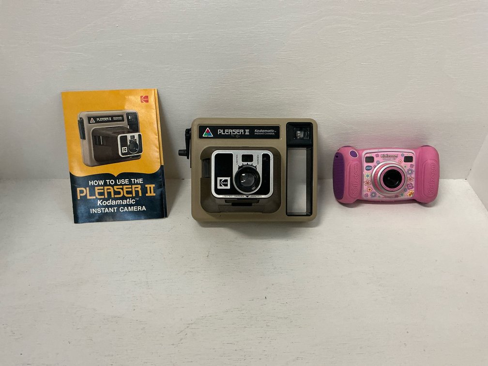 Kodak Pleaser II & VTech Kidizoom cameras with manual