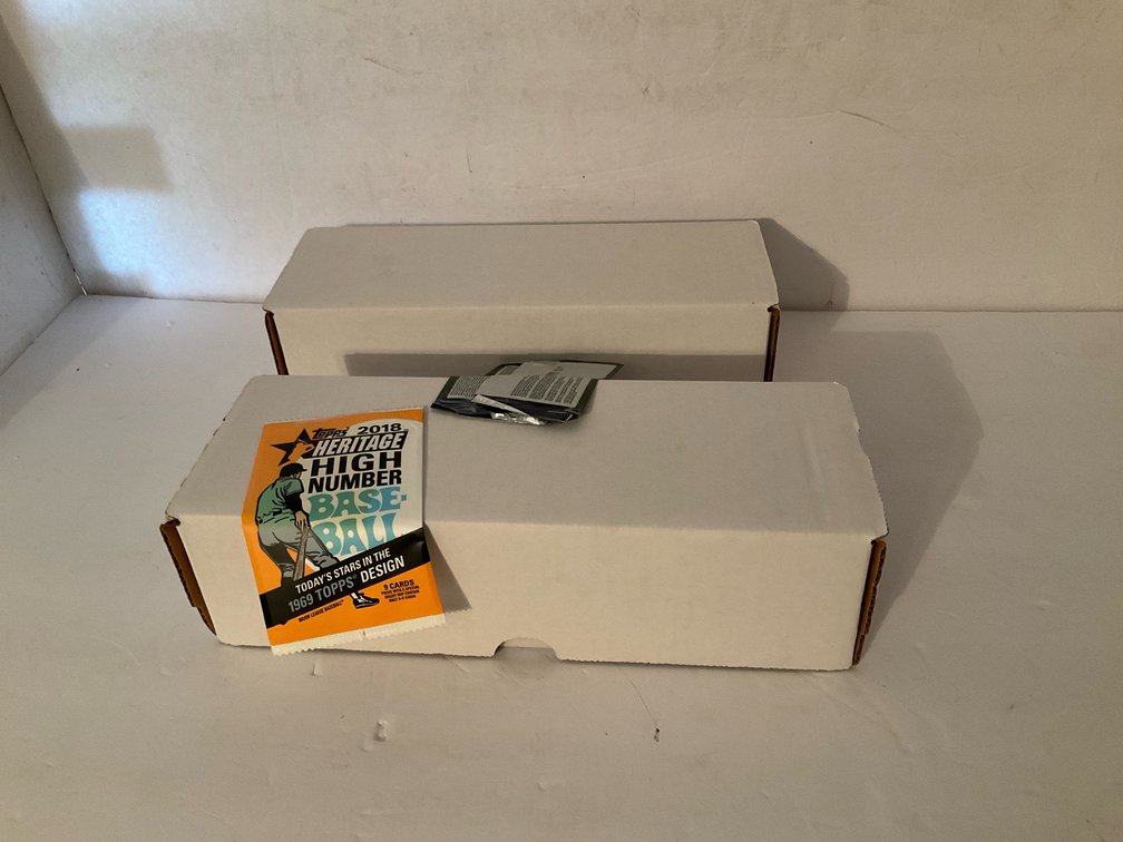 2 storage boxes of assorted baseball trading cards