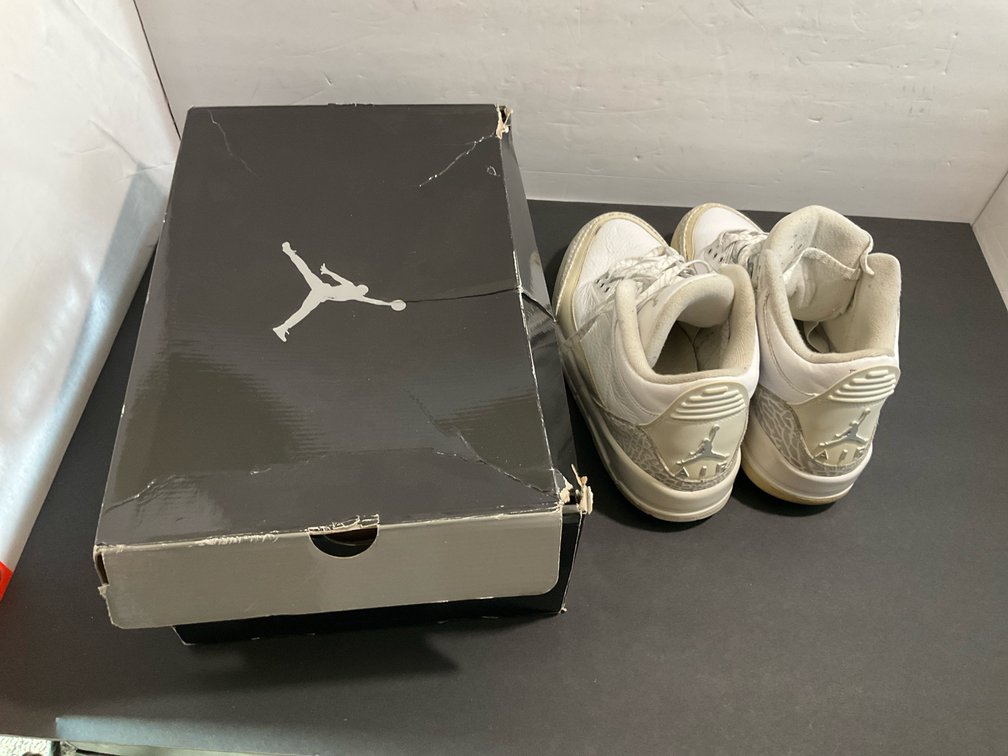 Pair of size 9 Nike Air Jordan 9 Retro sneakers & box