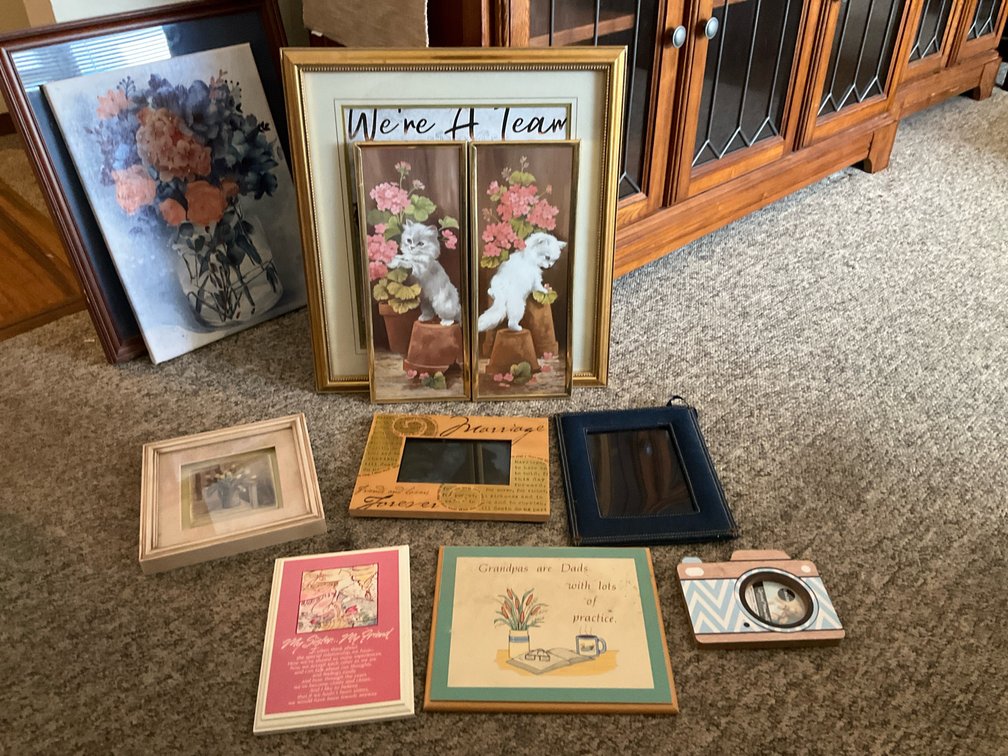 Assorted picture frames & decorative wall art