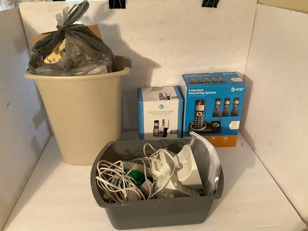 Assorted AT&T & BellSouth cordless telephone systems